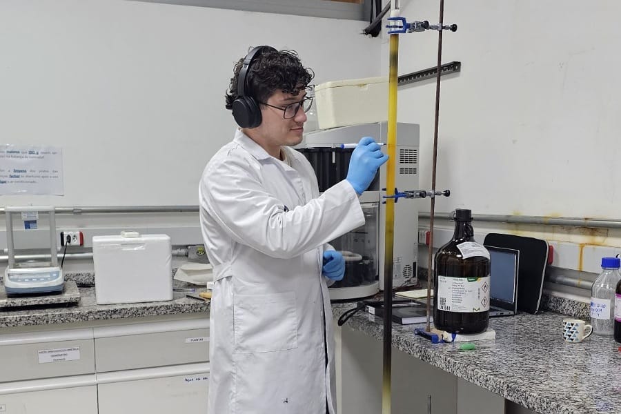 Estudiante del Doctorado realiza pasantía en el Centro de Ciencias Naturales y Humanas de la Universidad Federal do ABC