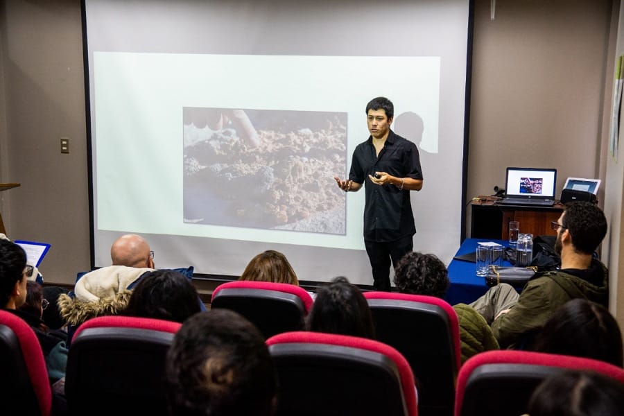 Nuevo graduado evaluó el papel de las biocostras de ambientes extremos y su rol en el secuestro de carbono en escenario de cambio climático