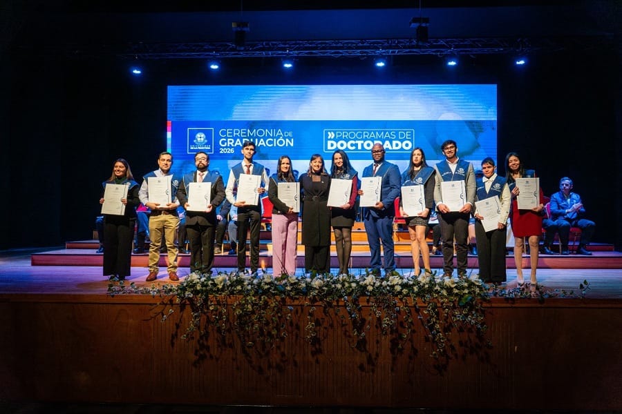 Doctorado celebra graduación de 16 nuevas doctoras y doctores en ceremonia institucional 