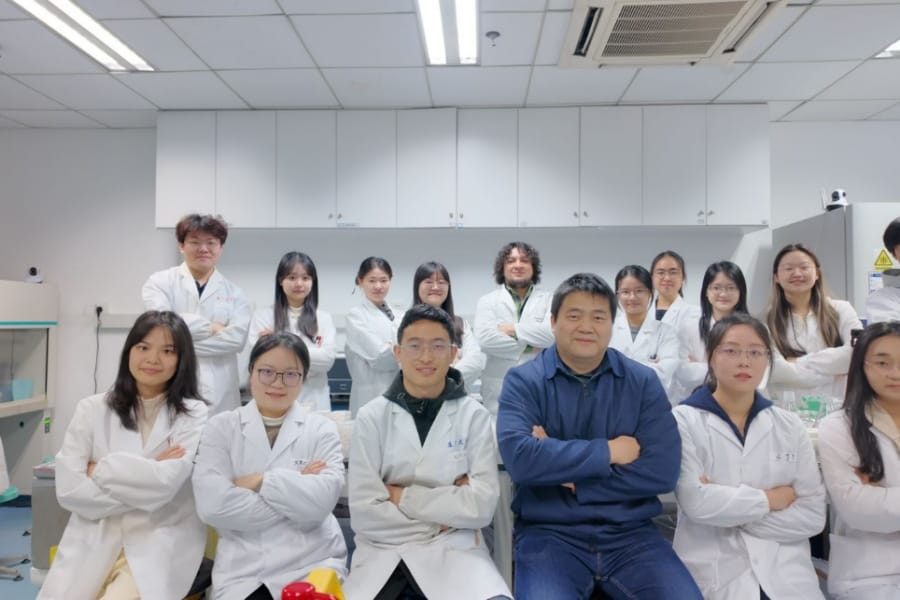 Estudiante del Doctorado realiza pasantía en la Universidad de Xiamen para profundizar formación en bioinformática y análisis de datos biológicos a gran escala